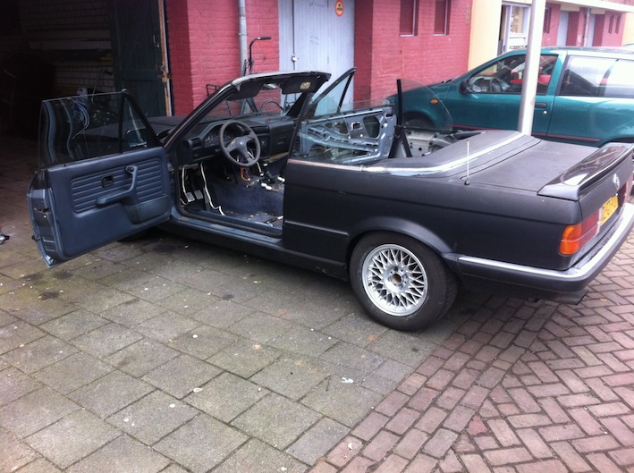 BMW E30 zijkant.jpeg